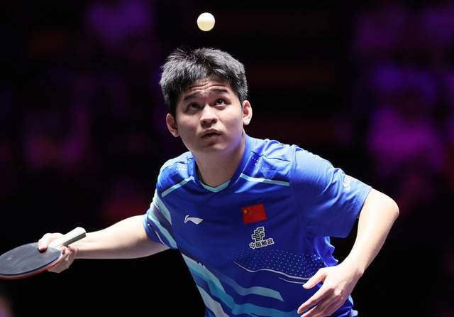 林诗栋横扫吴晙诚晋级8强！一三局压制，第二局拿捏关键分！